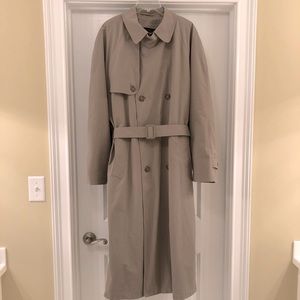 Trench Coat Size 42 L London Fog